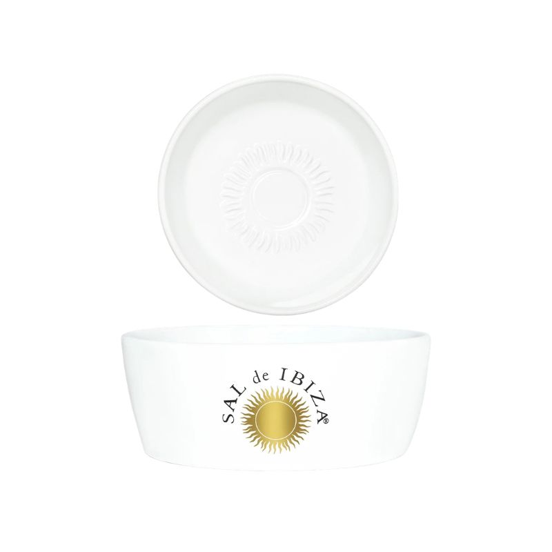 BL8064 Sal de Ibiza Snack Kommetje ( Large) 4 per box !DOCTYPE HTML PUBLIC "-//W3C//DTD HTML 4.0 Transitional//EN"
htmlhead
meta content="text/html; charset=unicode" http-equiv="Content-Type" /
/head
body
pMet een diameter van&nbsp;17,6&nbsp;cm is de kom (large)&nbsp;ideaal voor het 
serveren van noten, crudités of bijgerechten. Ze combineert functionaliteit met 
een elegant design en past perfect in elke setting. Of je nu zelf geniet of 
gasten ontvangt, deze keramische kom brengt het echte Ibiza-gevoel naar je 
tafel.br /br /Diameter: Ø 17,6 cm/p/body/html Sal de Ibiza Snack Kommetje Large