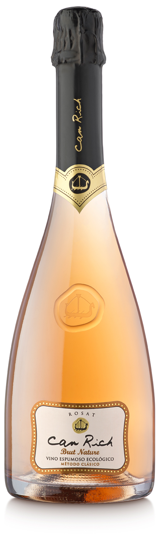 CR 10061 Biologische mousserende rosé Brut Nature - 75CL pGeparfumeerd en aromatisch, met tonen van rozen, lavendelbloesem en een vleugje munt, aangevuld met toetsen van aardbeien, rode bessen en gekonfijt fruit, brood en brioche. In de mond is hij tegelijk romig en fris. De afdronk is droog, fruitig en aanhoudend, met een bijna zoete, verleidelijke frisheid die uitnodigt tot een volgende slok./p cava rosat nou diss.jpg