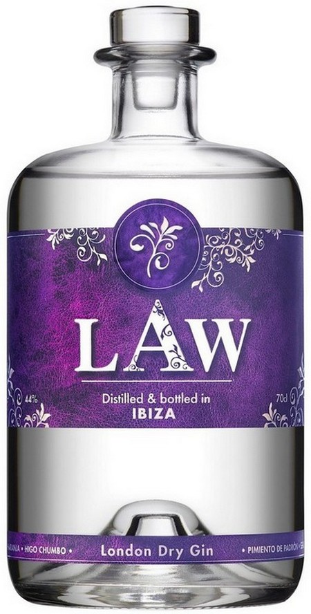 LAW 44ML LAW First Gin of Ibiza 44% - 44ML pstrongLAW/strong is een elegante ambachtelijke London Dry Gin, stronggedistilleerd op Ibiza/strong door vier vrienden met passie voor traditie en kwaliteit. Ge&iuml;nspireerd door het mediterrane leven van het eiland, verenigt LAW klassieke gin-tonen met verrassende lokale botanicals zoals jeneverbes, citrus, cactusvijg, Padr&oacute;n-peper en zwarte komkommer. Elke fles ademt de ziel van Ibiza: handgeplukte ingredi&euml;nten, een vleugje zeezout uit de beroemde zoutvlaktes en zuiver bronwater van het eiland. Het resultaat is een verfijnde, bekroonde gin met een uniek karakter, puur Ibiza in een glas./p LAW 44ML
