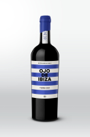TIERRA2021-1.5 Ojo de Ibiza Tierra Sur biologisch rood 2021 - 1.5L <p>Deze verrukkelijke blend, uit onze wijngaard in Sant Mateu d&rsquo;Albarca, gelegen op kalkrijke kleigronden, weerspiegelt het unieke karakter van dit terroir en draagt de energie van zijn bodem over aan <strong>Ojo De Ibiza Tierra Sur.</strong> Een harmonieuze blend vol kruidige tonen, aroma&rsquo;s van zwarte bosvruchten en verfijnde tannines. E&eacute;n jaar gerijpt op Franse eiken vaten.</p> ojo-ibiza-sur-2023.jpg